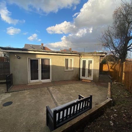 Villa Private House With Free Park For Group Near Wembley Station London Exterior foto