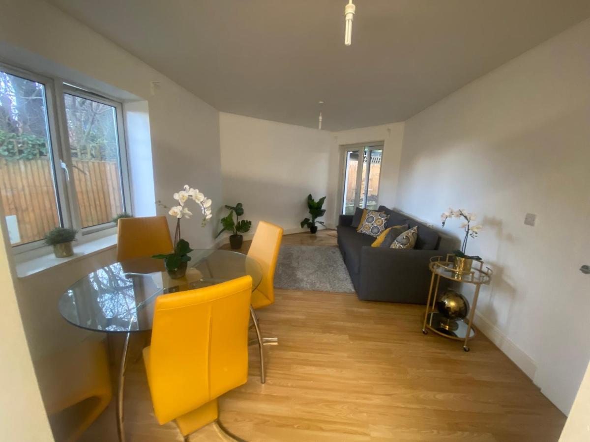 Villa Private House With Free Park For Group Near Wembley Station London Exterior foto