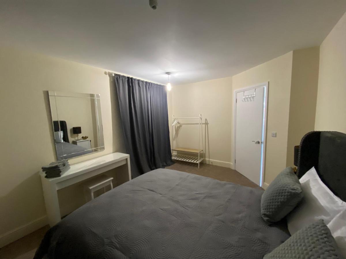 Villa Private House With Free Park For Group Near Wembley Station London Exterior foto
